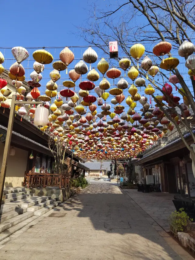 At the foot of the eastern hills of Huangmei, lies the tranquil Mei Village