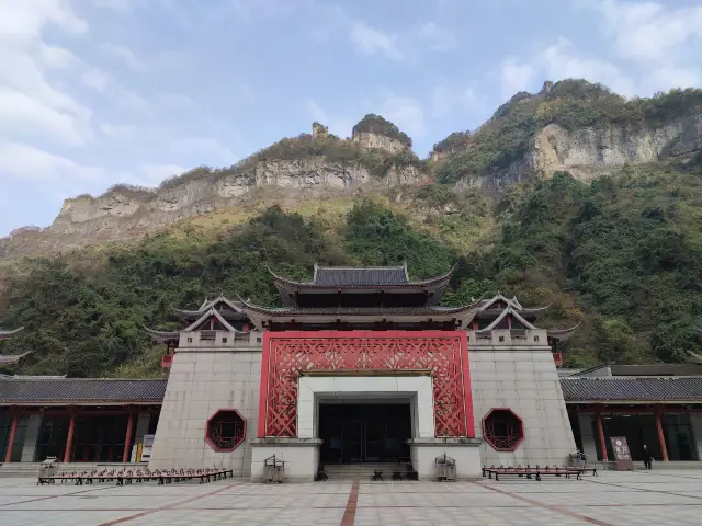 Tianmen Mountain is one of the scenic areas in Zhangjiajie, Hunan
