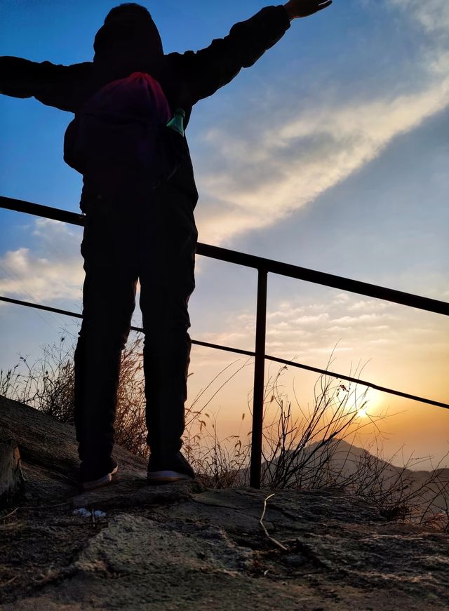 秦皇島碣石山 朝陽與碣石