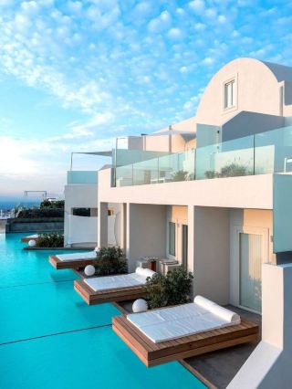 🌟 Santorini Stays: Top Suites & Sunsets 🌅