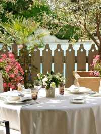 🌟 Provence Paradise: Unwind at Baumanière 🏨✨