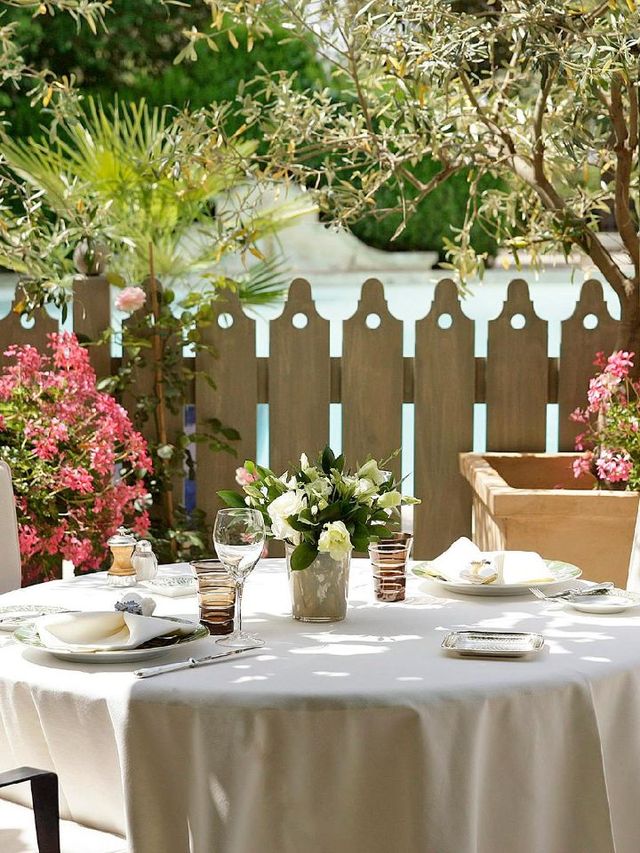 🌟 Provence Paradise: Unwind at Baumanière 🏨✨