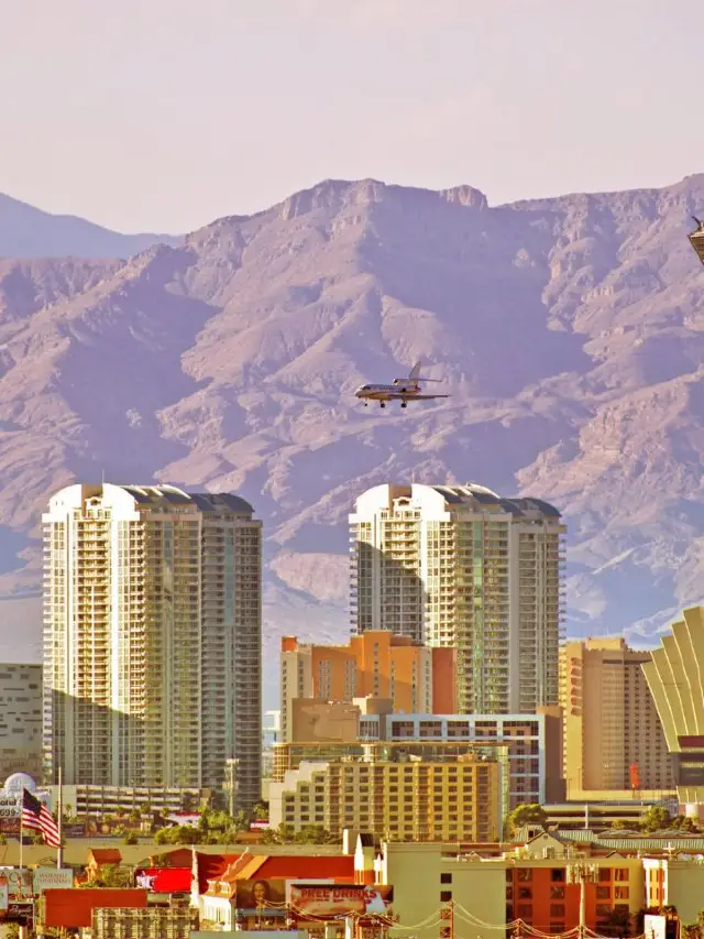 🎡 Vegas Views & Thrills: Top 3 Must-Sees 🌆