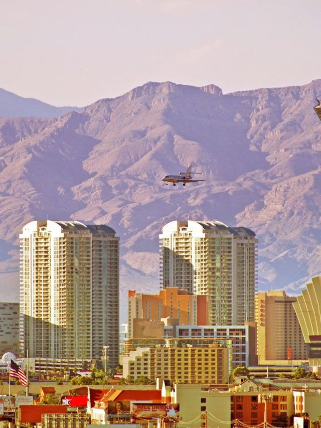 🎡 Vegas Views & Thrills: Top 3 Must-Sees 🌆