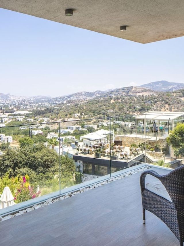 🌟 "Yalikavak's Hidden Gem: Serene Views & Romance" 🌟