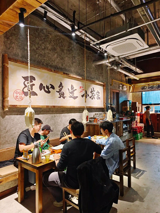舟山漁村有點遠,在上海都可以品嚐到舟山海鮮。