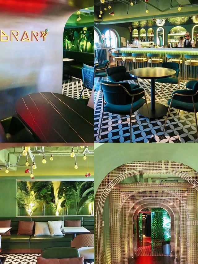 Week-end Vibes ❤️A terrace restaurant in Hong Kong