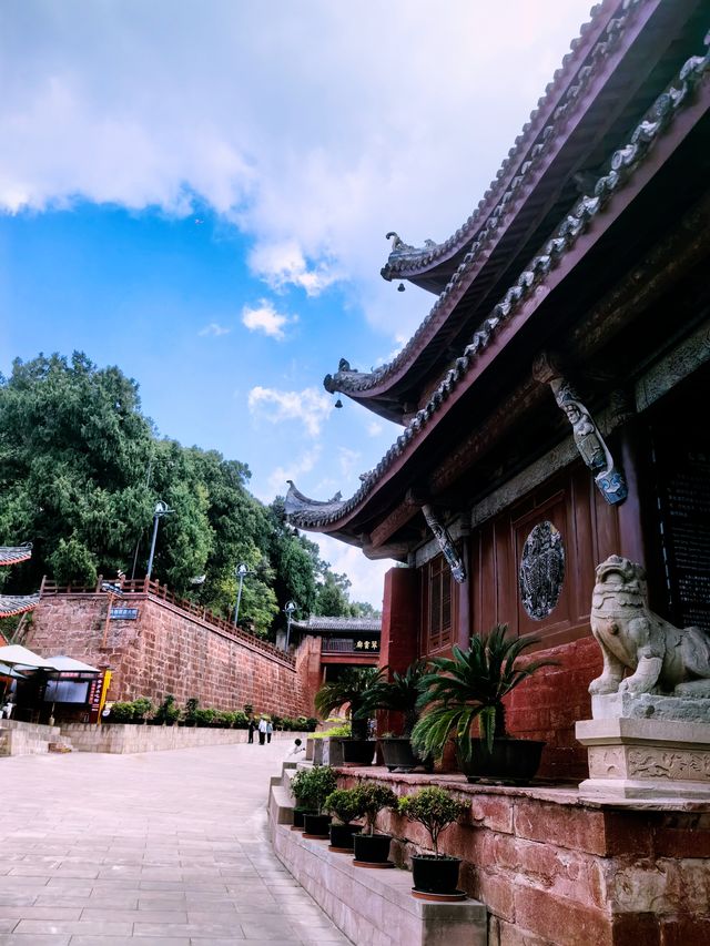 七曲山大廟。