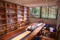 鼓嶺山巔，書香彌漫。