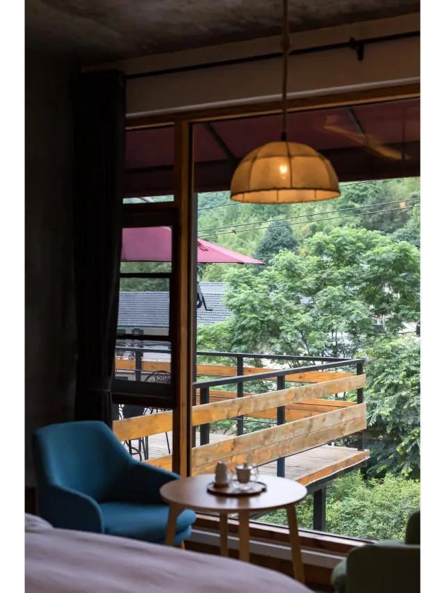 Anji!! Stayed in a budget-friendly, fairytale-like autumn cabin. 