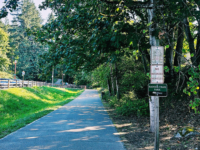 西雅圖自然之旅｜探索伊薩誇的「Jakob Two Tree」。