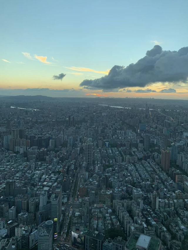🏙️ 台北101：雲端上的城市縮影