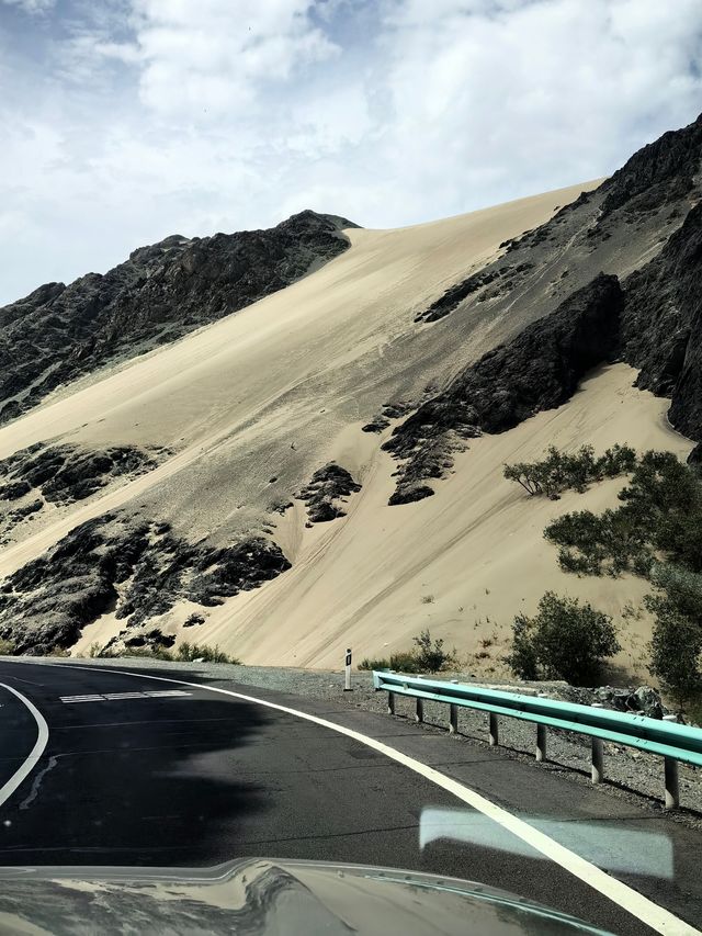 新疆旅行之八，走新疆最美公路——吐和高速。