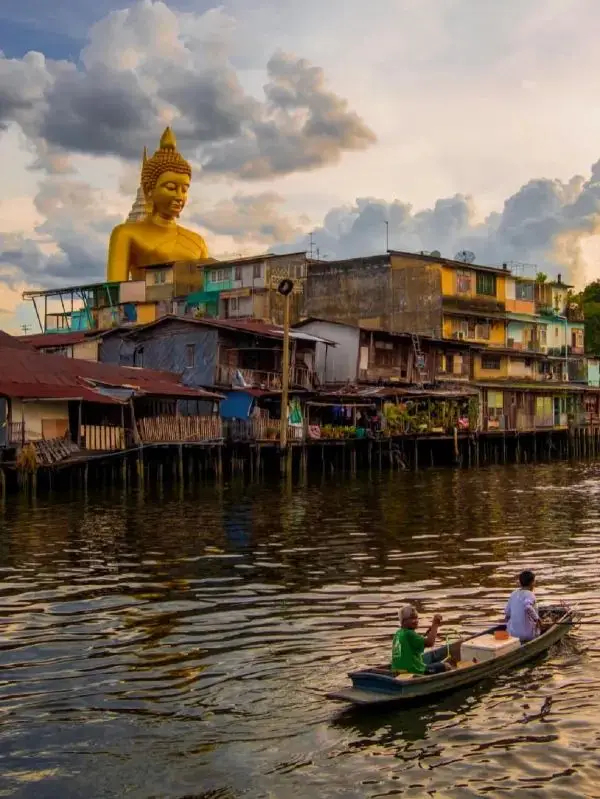 คู่มือท่องเที่ยวประเทศไทย: พระพุทธรูปยักษ์อันงดงาม