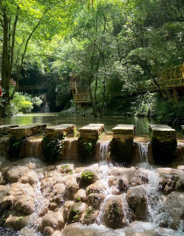 被譽為「楚天小九寨溝」～襄陽香水河風景區