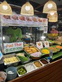 Explore the Must-Try Eats at Icon Siam's Floating Market!