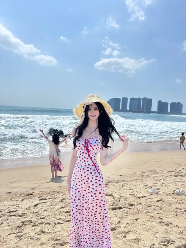 Riyue Bay Guide! Surfing, photos, and delicious food with your besties.