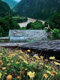 怒江邊與世隔絕的山間田園