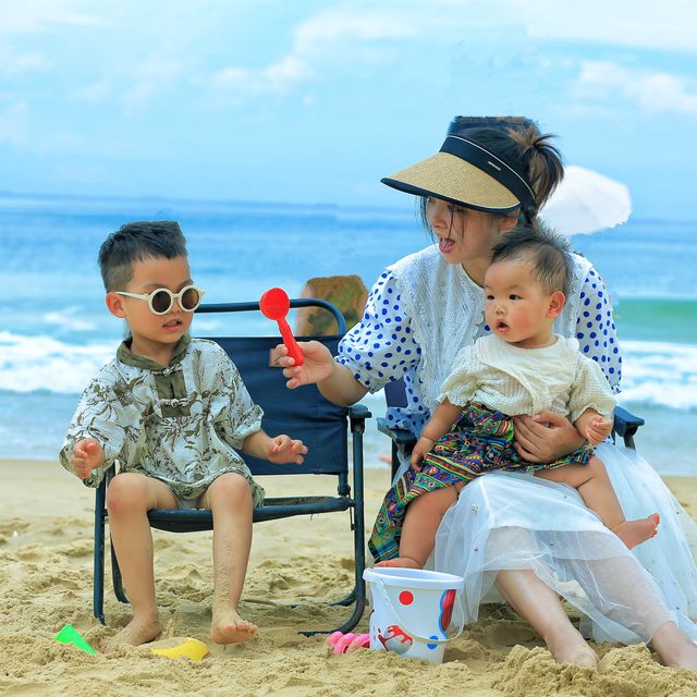 奔赴海口沙灘，擁抱湛藍大海與金色暖陽