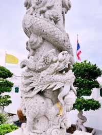 【バンコクの隠れた宝：カランヤナミット寺で中国とタイの融合を体験】**  