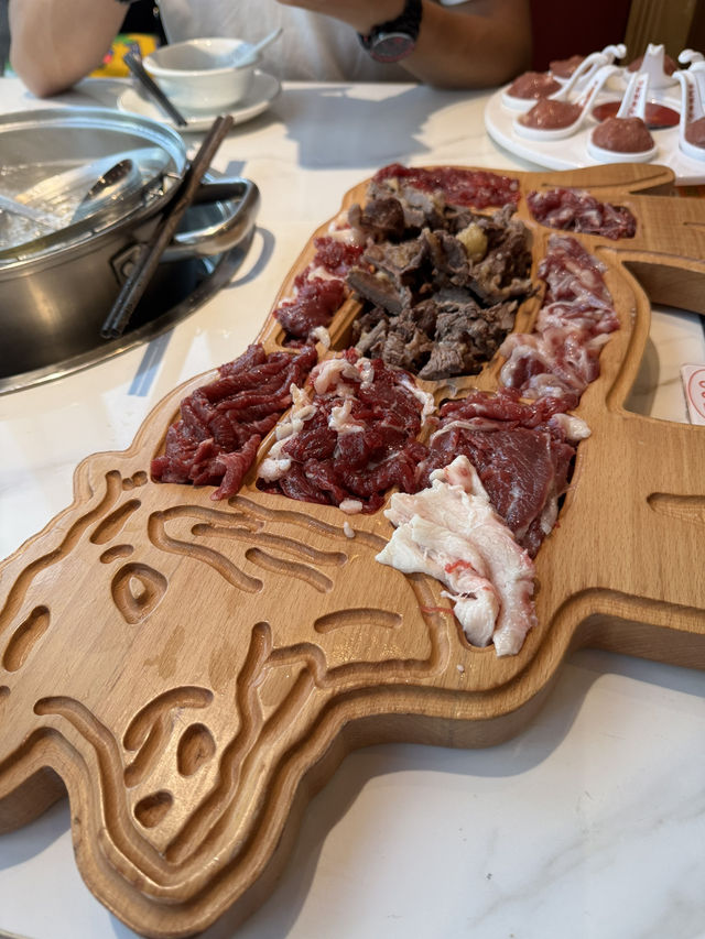 被譽為潮汕牛肉 中…級別為 林寶堅尼 潮德阿水•潮汕老字号牛肉火锅 被譽為潮汕牛肉 中…級別為 林寶堅尼 潮德阿水•潮汕老字号牛肉火锅