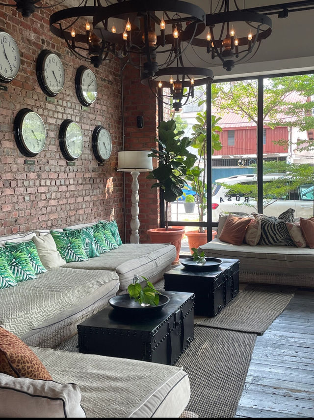 Stay in a hotel Rosa in Malacca Relaxing just like home  🏠 🇲🇾