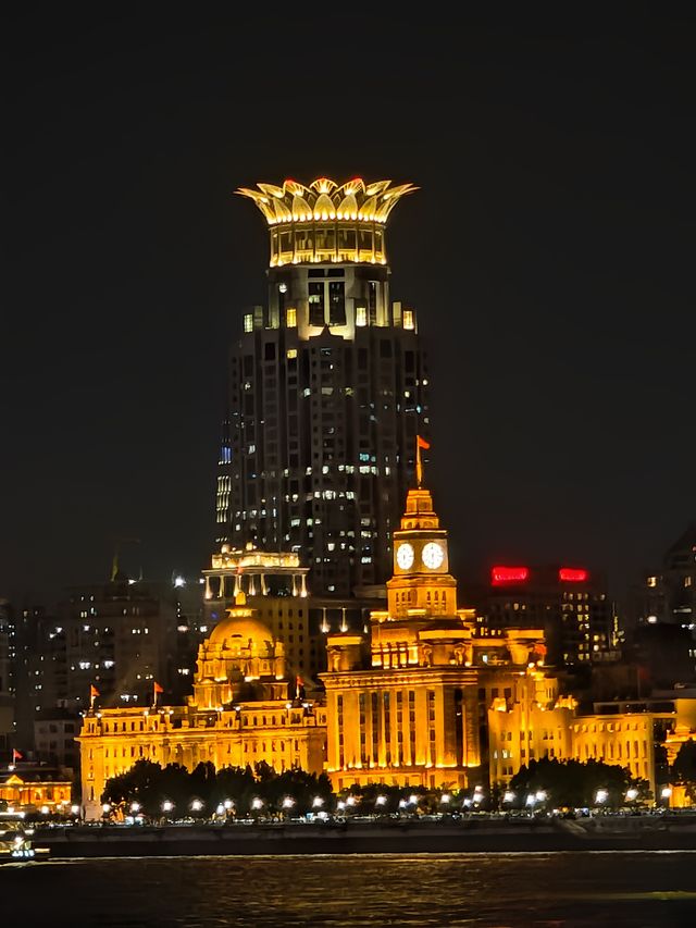 上海外灘超正玩法速成攻略！    位置：上海市黃浦區中山東一路，地鐵2號線、10號線南京東路站直達。 