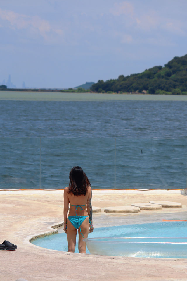 夏日炎炎，解鎖無邊際泳池嘅絕美POSE，湖景民宿