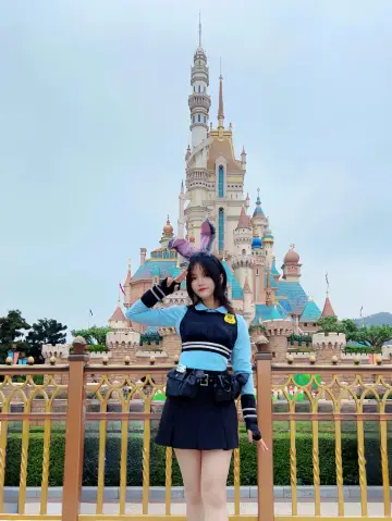Hong Kong Disneyland｜Fairy Tale Castle Check-in Guide