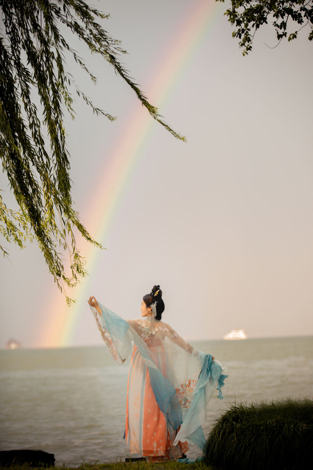 當我喺杭州遇見七彩祥雲,我嘅至尊寶快啲嚟啦嘛? 當我喺杭州遇見七彩祥雲,我嘅至尊寶快啲嚟啦嘛?