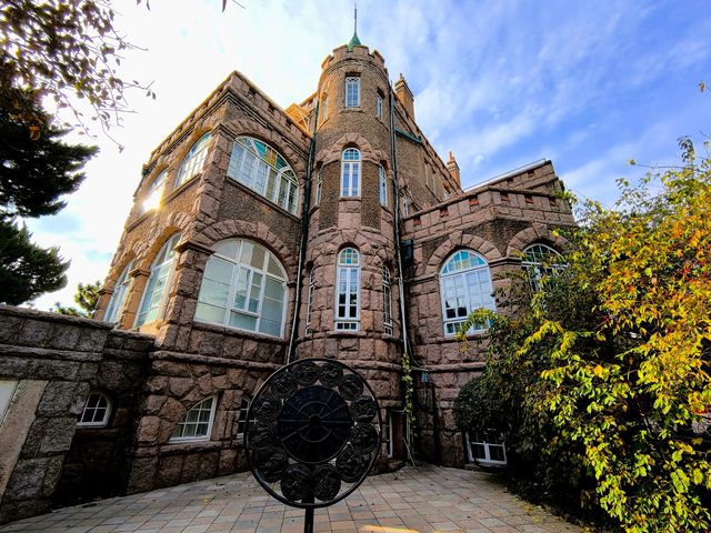 2025.11.17  八大關始建於20世紀30年代，以融合多國建築風格和四季分明的自然景觀而聞名。