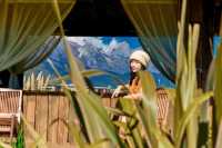 在麗江白沙巍然,住進推窗見雪山的童話木屋