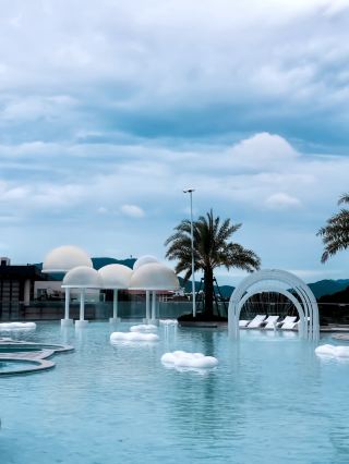 Sanya loungers rejoice! This hotel in Yalong Bay truly understands the art of relaxation