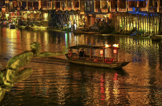 鳳凰古城攻略:邂逅沱江畔的千年水墨畫。 鳳凰古城攻略:邂逅沱江畔的千年水墨畫。