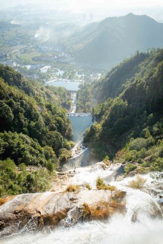 Explore Tiantai Mountain Grand Waterfall in 3 hours with a reverse tour