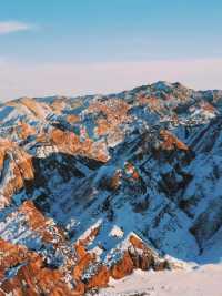 祁連山秋冬奇遇：從色彩派對到靜默雪國 