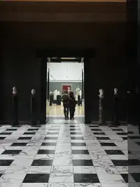 在嘉士伯美術館，我差點錯過了牆上的畫