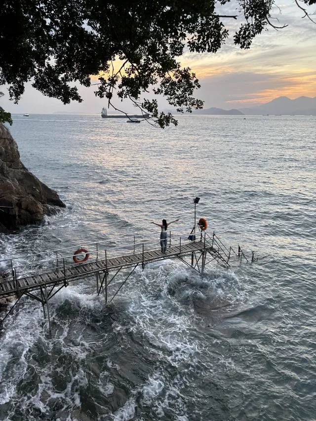 香港堅尼地城旁寶藏!西環泳棚日落封神 香港堅尼地城旁寶藏!西環泳棚日落封神