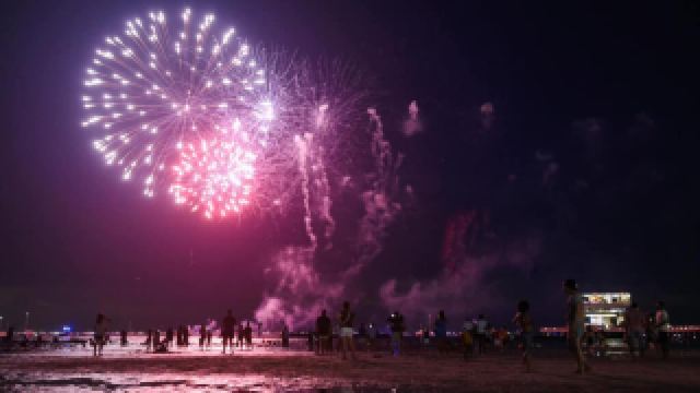 งานเฉลิมฉลองส่งท้ายปีเก่าต้อนรับปีใหม่ที่ท่าเรือเซนต์ปีเตอร์กลับมาอีกครั้ง