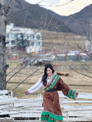 วิวทิวทัศน์ภูเขาอันแสนผ่อนคลายของซินตูเฉียว | นำสายลมและความอบอุ่นของเสฉวนตะวันตกมาสู่ห้องพักของคุณ