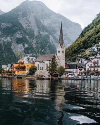Hallstatt | this alpine fairytale town is stunningly beautiful