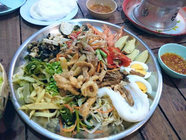 กินส้มตำกันร้านอาหารป้าอ้วน 2 