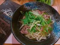 餐廳既裝修及佈置都充滿日本居酒屋特色,環境舒適氣氛一流~食物方面,除左串燒、日式小食及烏冬外,亦提供大量新鮮刺身及時令海鮮,食物種類夠多元化~