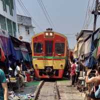 😍🚂Railway Market in BANGKOK🍎🥕