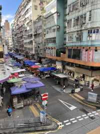 香港特色街道之一。旺角花園街