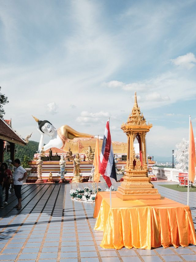วัดพระธาตุดอยคำ (Wat Phra That Doi Kham)