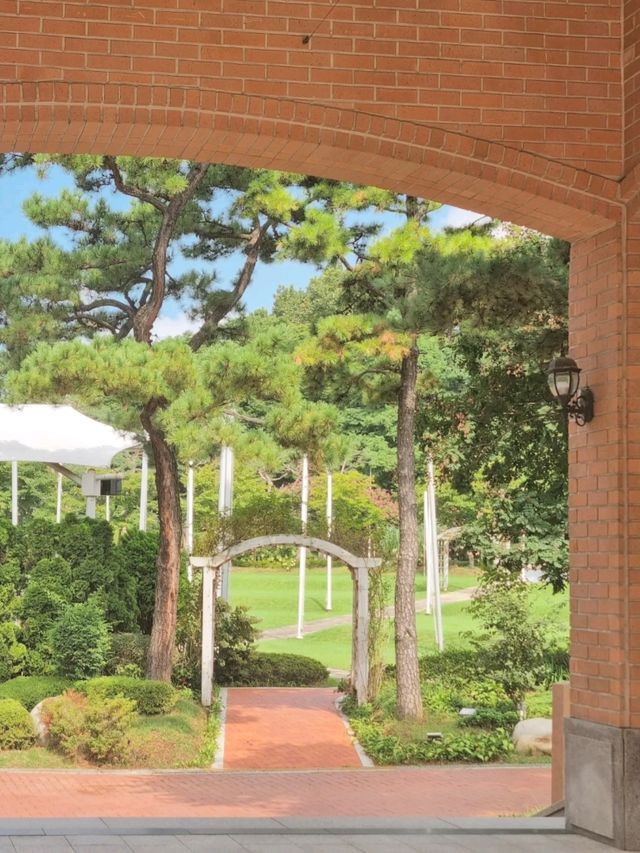 무조건 사진 찍어야할 빨간 벽돌 포토존