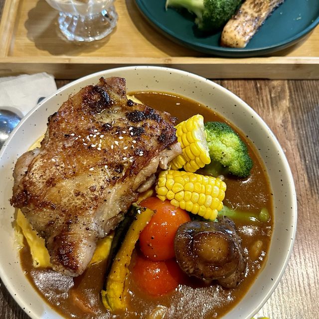 「美食餐廳，口味好極了！」
