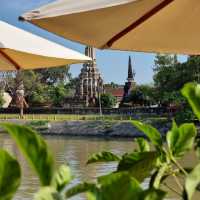 ศยามะ อยุธยา • คาเฟ่บ้านทรงไทย ติดริมแม่น้ำ  