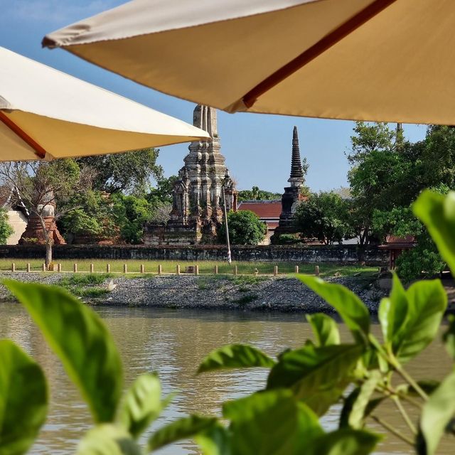 ศยามะ อยุธยา • คาเฟ่บ้านทรงไทย ติดริมแม่น้ำ  